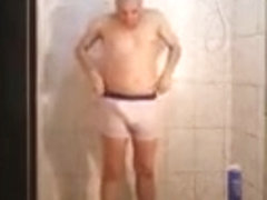 Muito calor eu vou tomar um banho delicioso 002