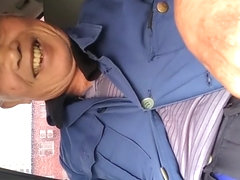 suck off grandpa in the car closely车内近距离口射老伯