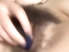 Jilling off her All Natural Pussy