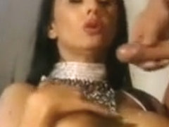 Bimbo allemande dans deux scènes de baise très hot