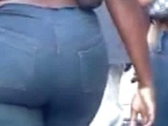 Great ass walking the streets