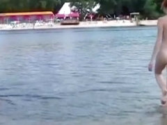 Exhibition 03 - 2 filles sur la plage