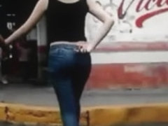 Jovencita Nalgona En Jeans Prueba