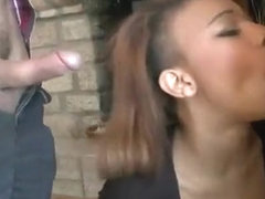 Shauna , une jeune débutante qui va se faire baiser chaudement par papy pervers et phil deux expe.