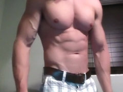 muscle hunk jerks off on cam