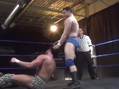 Hot Wrestling Men: Reeves vs Vine