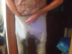 Mit steifen Schwanz in die Wohnung gepisst