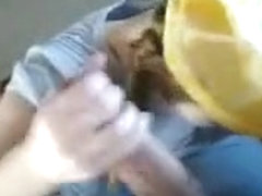 Beatuful gal gives a great oral-sex