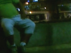 se?or gordo se toca el bulto