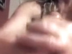 Un gars se filme, branlé par une vieille