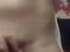 Carol dedeandose por detras