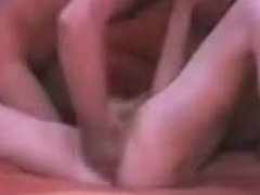 So mag sie es mit der faust gefickt und alle sehen zu