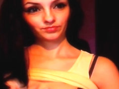 Beautyful Girl on Cam showing Tits