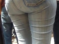 Upsjeans tesao de rabo da coroa colado na calca