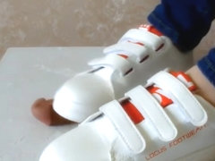 Asian sneaker cbt with cumshot