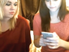 TEEN GIRLS FLASH TITS AND ASS