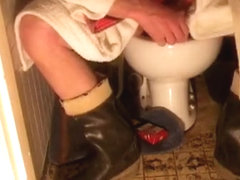 nlboots - boots on toilet