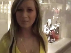 Scopata esborrata al centro commerciale