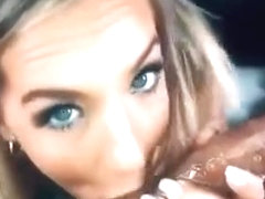 Piękna blondi ciągnie i yka z bolca