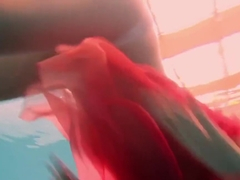 Hot Brunette Bultihalo