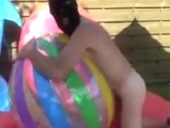 Intexballsex im Garten