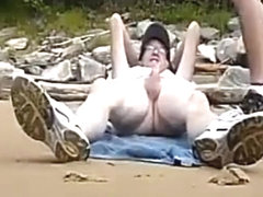 COMIENDO POLLA EN LA PLAYA - PUBLIC SEX.mp4