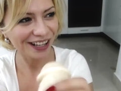 Hot Sexy Milf Knows How To Suck A Dildo