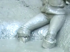 Sasja in muddy white thigh boots (part 2)!!!