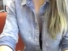 Ragazza al ristorante