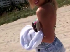 Admirable lady is giving head out-of-doors