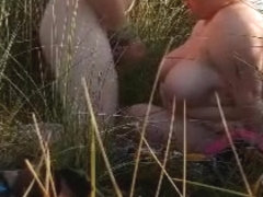 bbw wrigles in the grass