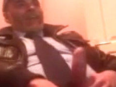 Security guard jerking off nr 2