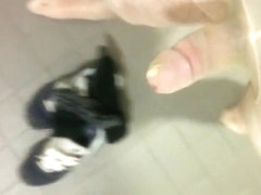 I wear pantyhose and cum