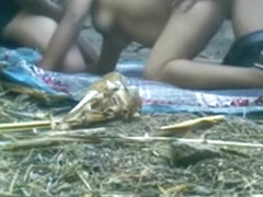 Latina slut has a threesome in a dump outside