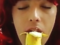 Slutty crossdresser Shelly shows her sucking skills