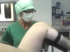 Gyno used a large vibrator on his patient.s clitoris