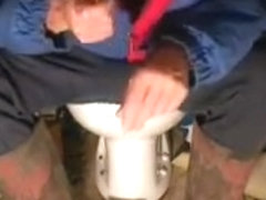 nlboots - jogging trousers, rubber boots and WC