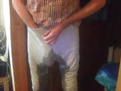 Mit steifen Schwanz in die Wohnung gepisst