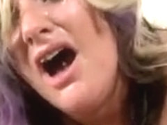 Plumper with giant love muffins